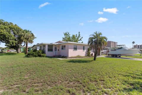 House in Daytona Beach, Florida 3 bedrooms, 120.4 sq.m. № 1894093 - photo 1
