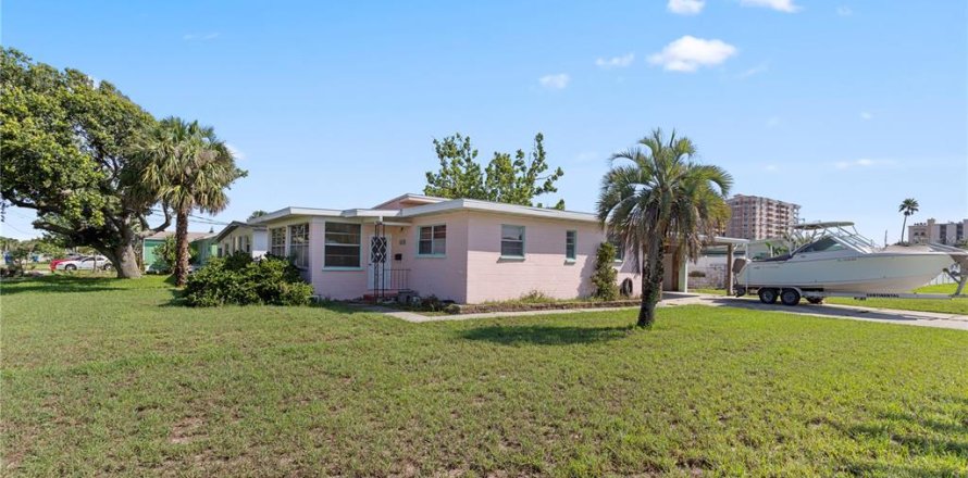 House in Daytona Beach, Florida 3 bedrooms, 120.4 sq.m. № 1894093