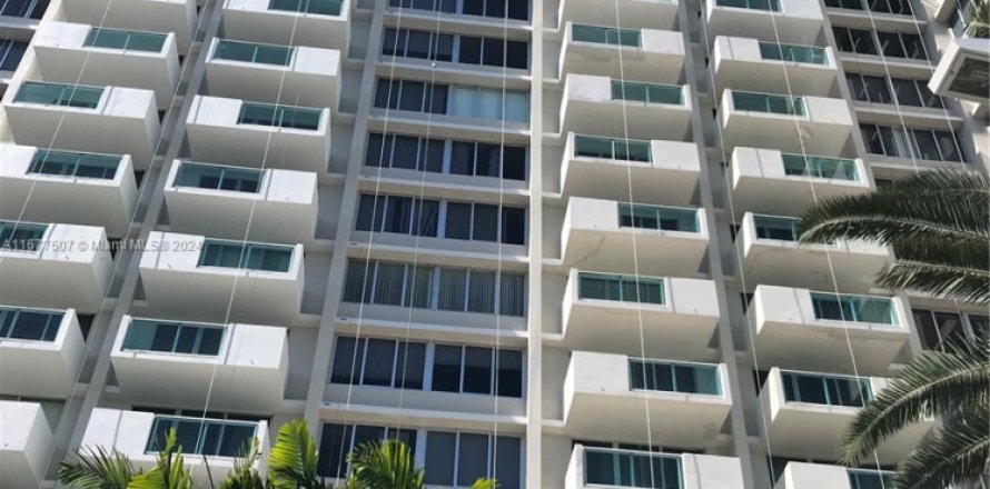 Estudio en el Condominio en Miami Beach, Florida  № 1865143