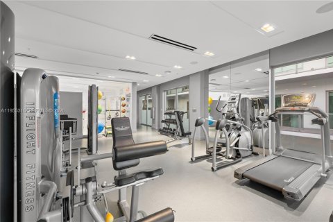 Condo in Miami, Florida, 2 bedrooms  № 2009671 - photo 29