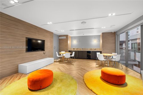 Condo in Miami, Florida, 2 bedrooms  № 2009671 - photo 30