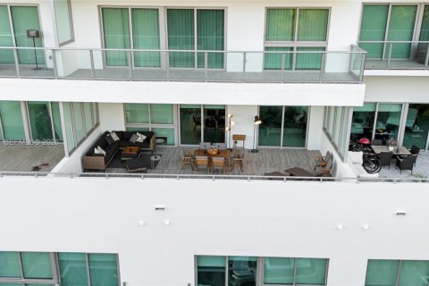 Condo in Miami, Florida, 2 bedrooms  № 2009671 - photo 4