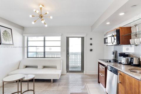 Купить кондоминиум в Майами-Бич, Флорида 47.94м2, № 1972360 - фото 11