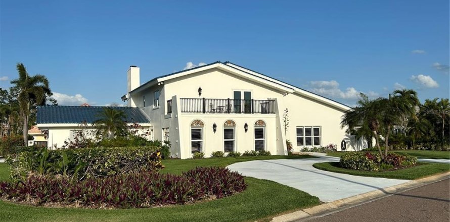 House in Saint Petersburg, Florida 4 bedrooms, 328.69 sq.m. № 1609023