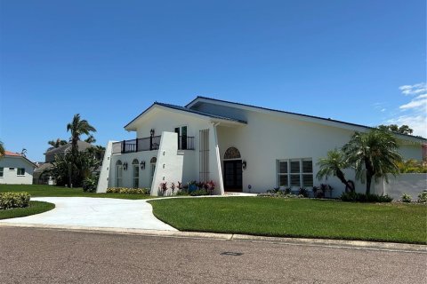 House in Saint Petersburg, Florida 4 bedrooms, 328.69 sq.m. № 1609023 - photo 4