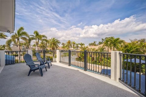 House in Saint Petersburg, Florida 4 bedrooms, 328.69 sq.m. № 1609023 - photo 14