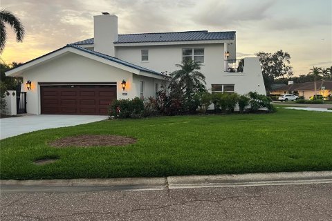 House in Saint Petersburg, Florida 4 bedrooms, 328.69 sq.m. № 1609023 - photo 6