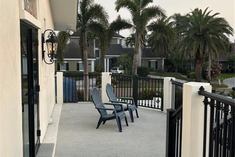 House in Saint Petersburg, Florida 4 bedrooms, 328.69 sq.m. № 1609023 - photo 15