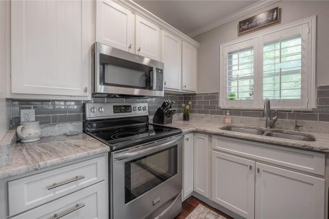 House in Tampa, Florida 3 bedrooms, 136.19 sq.m. № 1835099 - photo 11