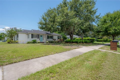 House in Tampa, Florida 3 bedrooms, 136.19 sq.m. № 1835099 - photo 2