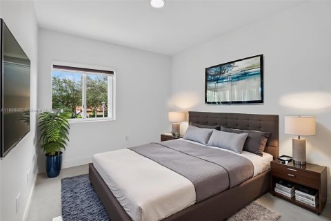 House in Doral, Florida 5 bedrooms, 238.67 sq.m. № 2016653 - photo 15