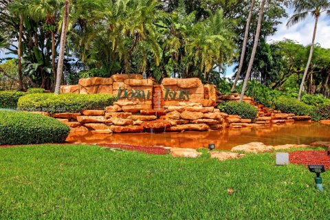 House in Doral, Florida 5 bedrooms, 238.67 sq.m. № 2016653 - photo 3