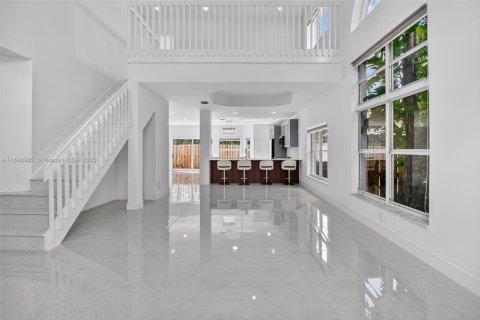 House in Doral, Florida 5 bedrooms, 238.67 sq.m. № 2016653 - photo 17