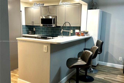 Condominio en alquiler en Oakland Park, Florida, 1 dormitorio, 72 m2 № 1953687 - foto 6