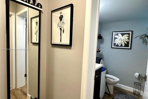 Condominio en alquiler en Oakland Park, Florida, 1 dormitorio, 72 m2 № 1953687 - foto 14