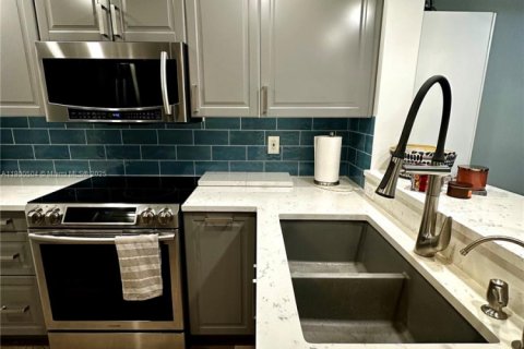 Condominio en alquiler en Oakland Park, Florida, 1 dormitorio, 72 m2 № 1953687 - foto 2