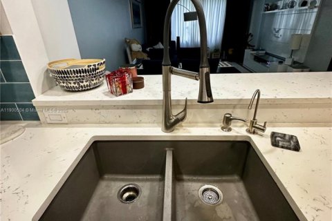 Condominio en alquiler en Oakland Park, Florida, 1 dormitorio, 72 m2 № 1953687 - foto 5