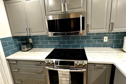 Condominio en alquiler en Oakland Park, Florida, 1 dormitorio, 72 m2 № 1953687 - foto 17