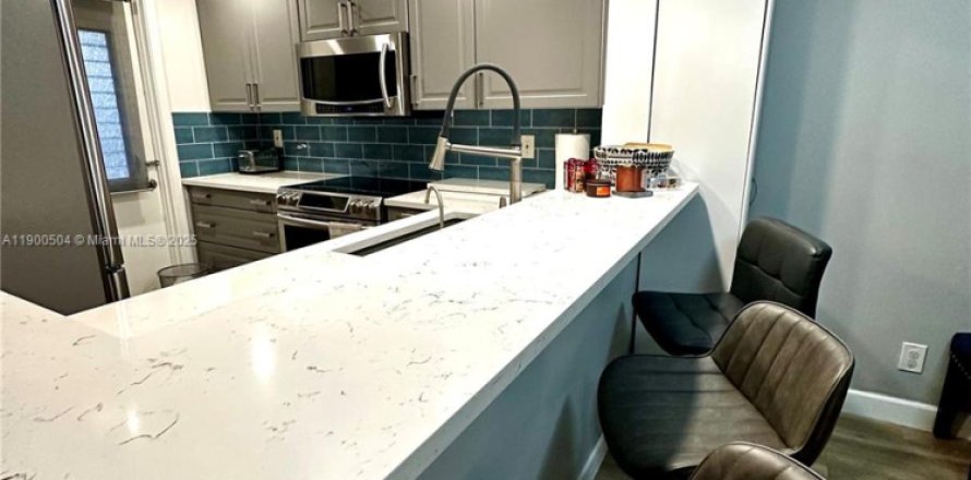 Condominio en Oakland Park, Florida, 1 dormitorio  № 1953687