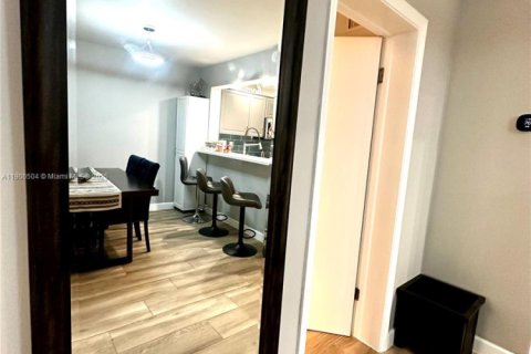 Condominio en alquiler en Oakland Park, Florida, 1 dormitorio, 72 m2 № 1953687 - foto 21