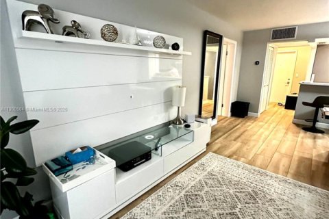 Condominio en alquiler en Oakland Park, Florida, 1 dormitorio, 72 m2 № 1953687 - foto 15