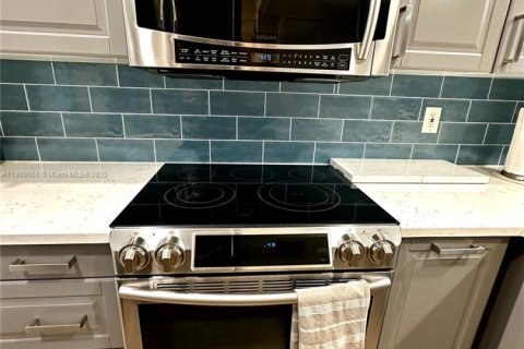 Condominio en alquiler en Oakland Park, Florida, 1 dormitorio, 72 m2 № 1953687 - foto 4