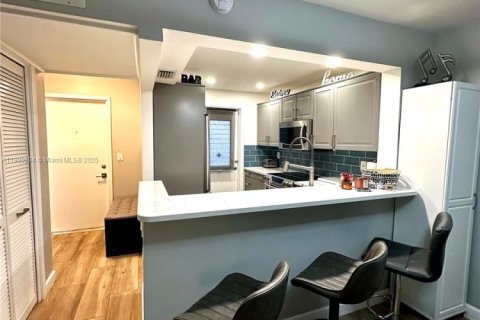 Condominio en alquiler en Oakland Park, Florida, 1 dormitorio, 72 m2 № 1953687 - foto 7