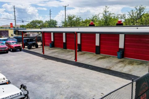 Propiedad comercial en venta en Pompano Beach, Florida № 699587 - foto 1