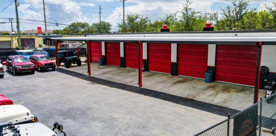 Propiedad comercial en Pompano Beach, Florida № 699587
