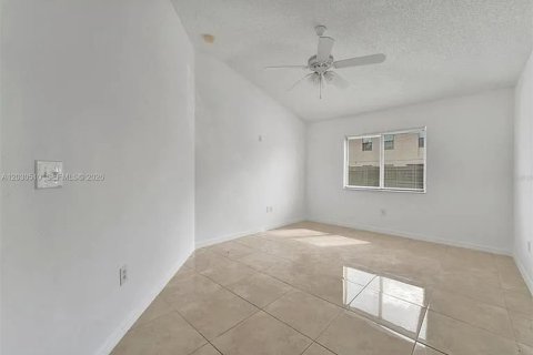 Villa ou maison à vendre à Riverview, Floride: 4 chambres, 143.44 m2 № 2146495 - photo 10