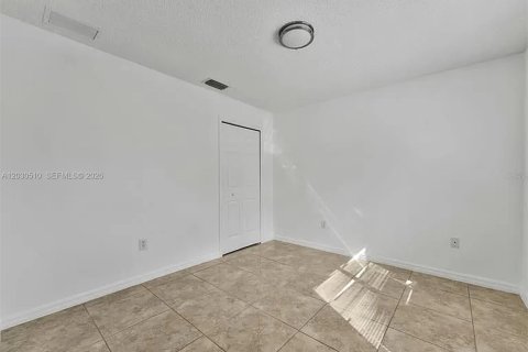 Villa ou maison à vendre à Riverview, Floride: 4 chambres, 143.44 m2 № 2146495 - photo 4