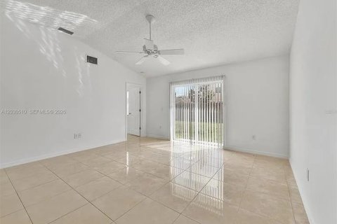 Villa ou maison à vendre à Riverview, Floride: 4 chambres, 143.44 m2 № 2146495 - photo 3