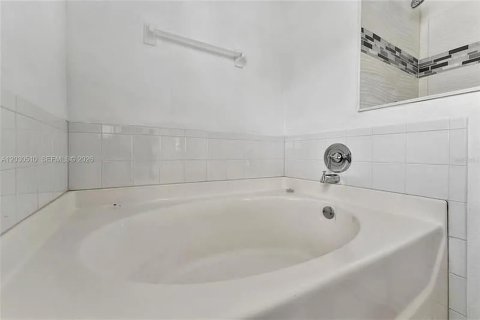 Villa ou maison à vendre à Riverview, Floride: 4 chambres, 143.44 m2 № 2146495 - photo 2
