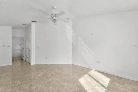 Villa ou maison à vendre à Riverview, Floride: 4 chambres, 143.44 m2 № 2146495 - photo 5
