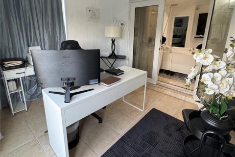 Casa en venta en Miami, Florida, 3 dormitorios, 124.3 m2 № 2028035 - foto 15