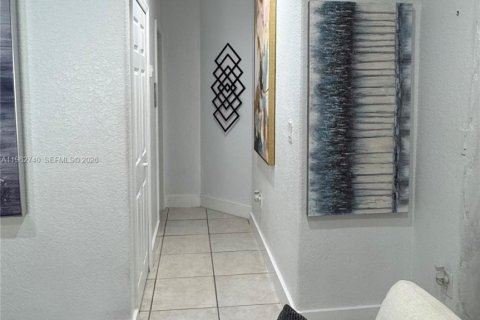 Casa en venta en Miami, Florida, 3 dormitorios, 124.3 m2 № 2028035 - foto 17