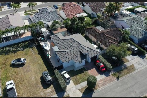 Casa en venta en Miami, Florida, 3 dormitorios, 124.3 m2 № 2028035 - foto 3