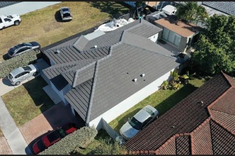 Casa en venta en Miami, Florida, 3 dormitorios, 124.3 m2 № 2028035 - foto 4