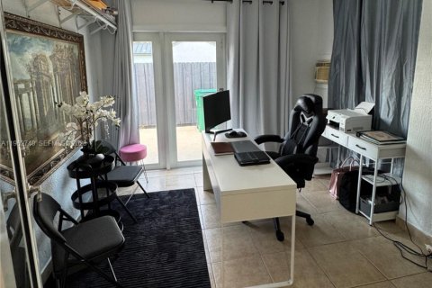 Casa en venta en Miami, Florida, 3 dormitorios, 124.3 m2 № 2028035 - foto 16