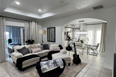 Casa en venta en Miami, Florida, 3 dormitorios, 124.3 m2 № 2028035 - foto 22