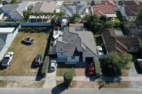 Casa en venta en Miami, Florida, 3 dormitorios, 124.3 m2 № 2028035 - foto 2