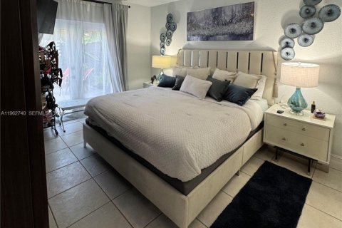 Casa en venta en Miami, Florida, 3 dormitorios, 124.3 m2 № 2028035 - foto 20