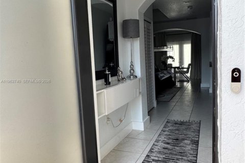 Casa en venta en Miami, Florida, 3 dormitorios, 124.3 m2 № 2028035 - foto 13
