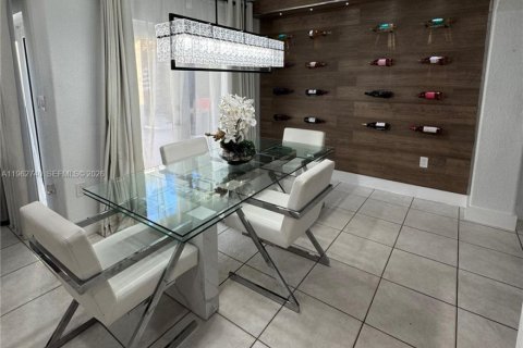Casa en venta en Miami, Florida, 3 dormitorios, 124.3 m2 № 2028035 - foto 25