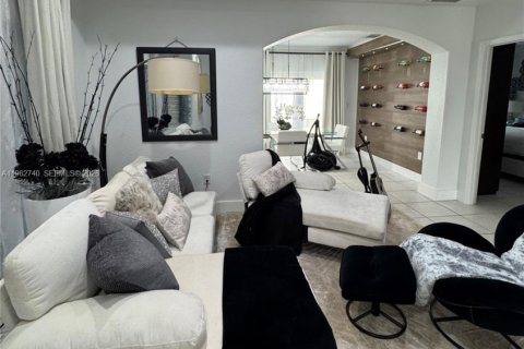 Casa en venta en Miami, Florida, 3 dormitorios, 124.3 m2 № 2028035 - foto 23
