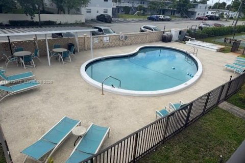 Купить кондоминиум в Халландейл-Бич, Флорида 1 спальня, 60.01м2, № 2056255 - фото 4