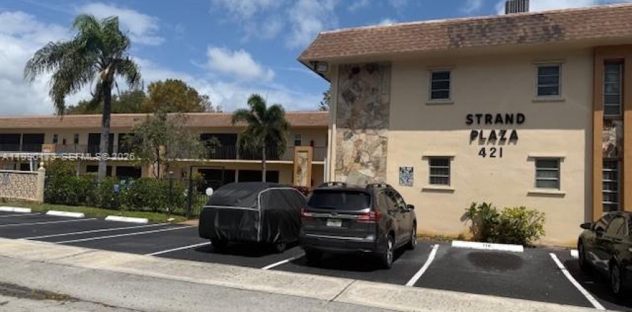 Кондоминиум с 1 спальней в Халландейл-Бич, Флорида № 2056255