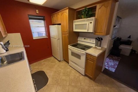 Купить кондоминиум в Халландейл-Бич, Флорида 1 спальня, 60.01м2, № 2056255 - фото 11