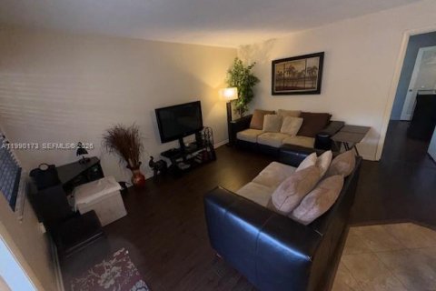 Купить кондоминиум в Халландейл-Бич, Флорида 1 спальня, 60.01м2, № 2056255 - фото 18