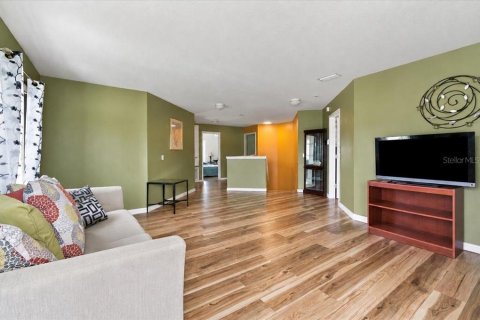 Casa en venta en Lakeland, Florida, 4 dormitorios, 266.63 m2 № 2380978 - foto 7